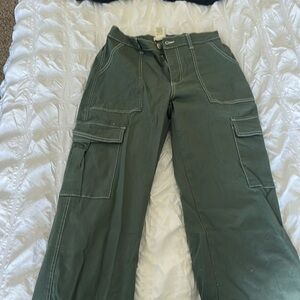 green cargo pants size m